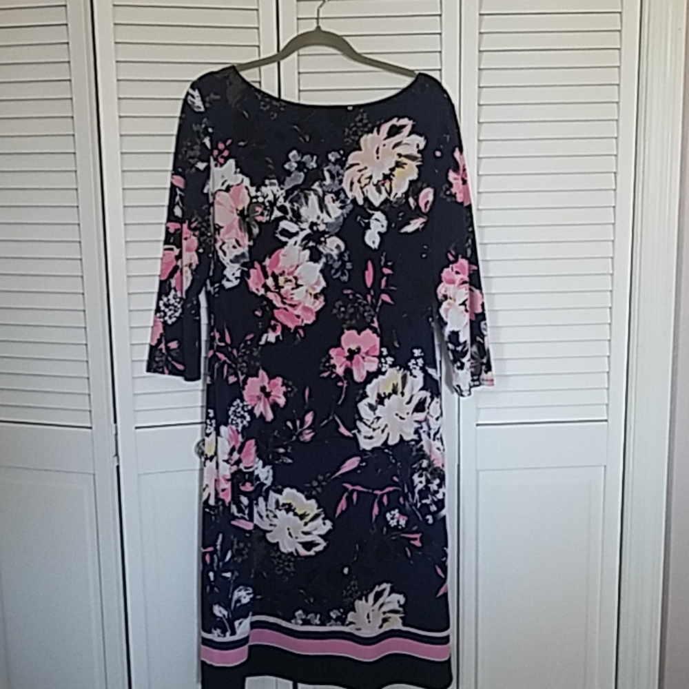 Floral dress with 3/4 sleeve